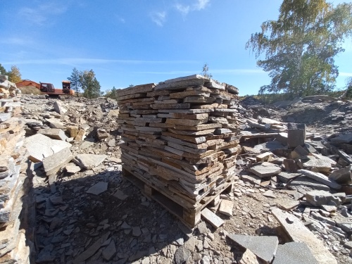 Плитняк златолит серебристый для мощения на бетон купить в Пскове