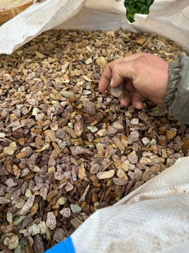 Златолит персиковый декоративная каменная крошка купить в Пскове