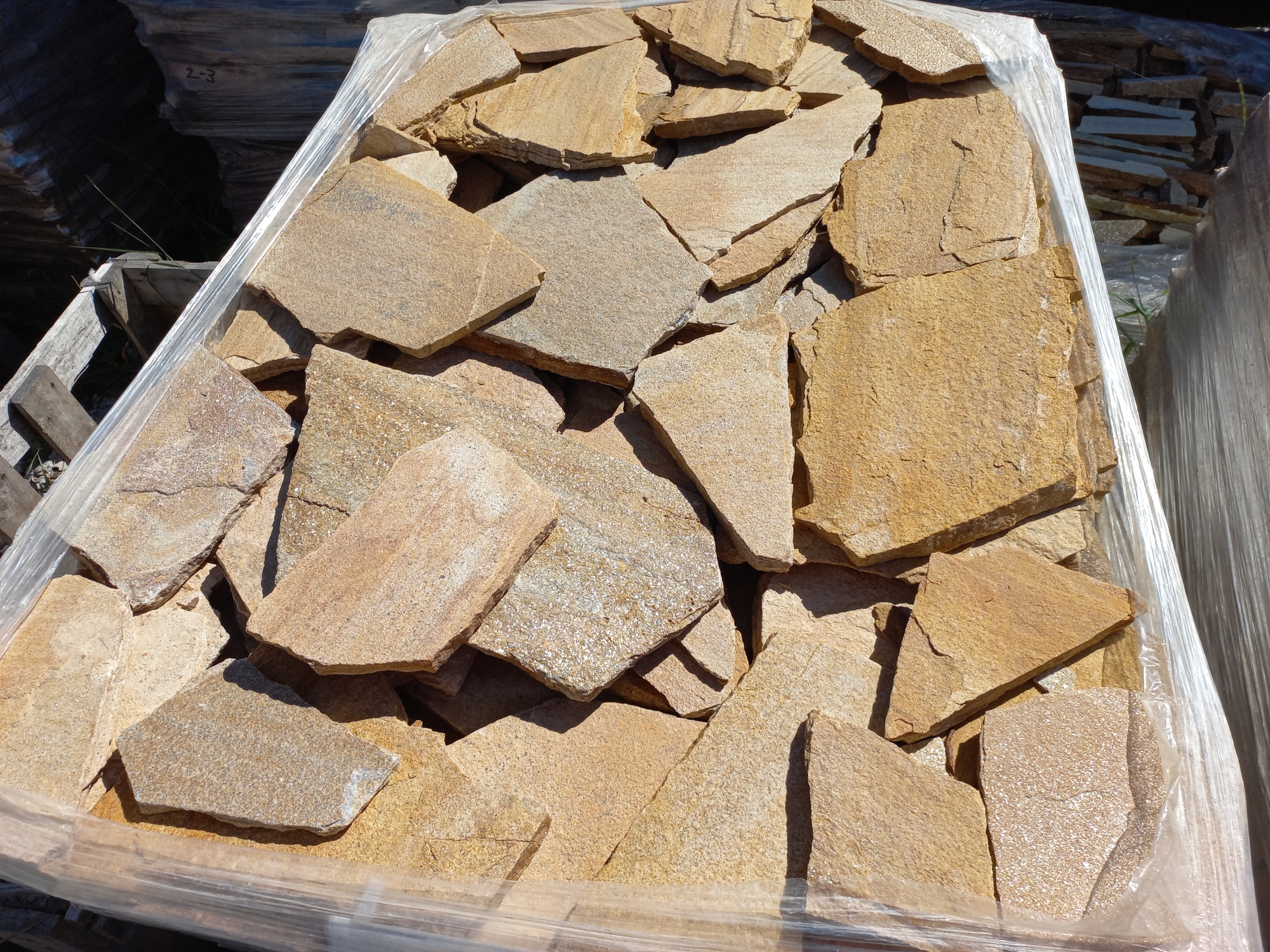 Плитняк златолит жёлтый золотистый для фасада 1,5-3см купить в Пскове