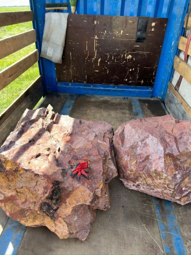 Ландшафтные глыбы красно-фиолетовые 200-1000 килограмм купить в Пскове