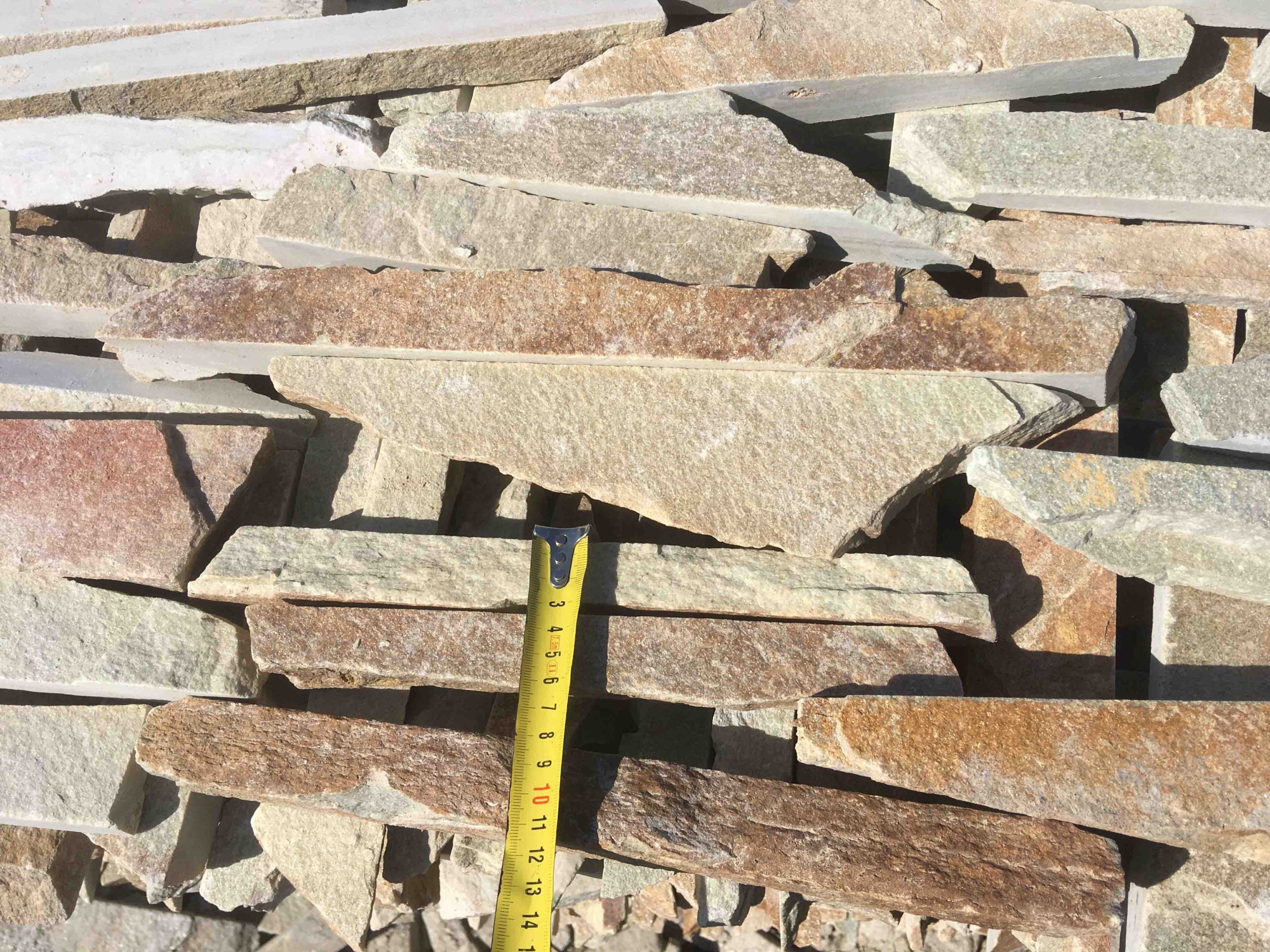 Горбушка златолит золотистый для облицовки купить в Пскове