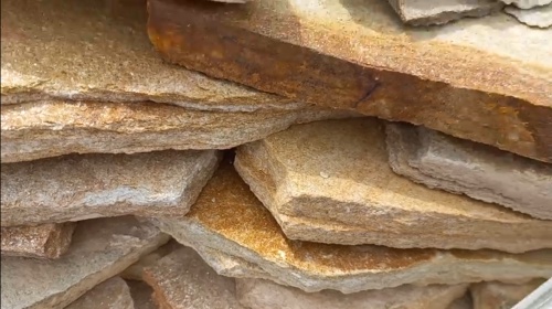 Плитняк златолит жёлтый золотистый для отмостки купить в Пскове