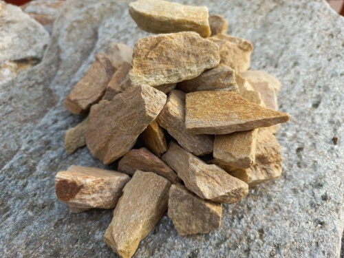 Златолит жёлтый декоративная каменная крошка купить в Пскове