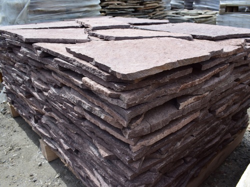 Плитняк лемезит бордовый для облицовки цоколя 20-25 мм  купить в Пскове