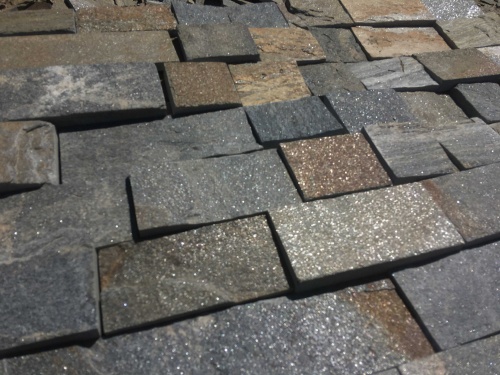 Плитка пилёная златолит Уральский для цоколя, отмостки купить в Пскове