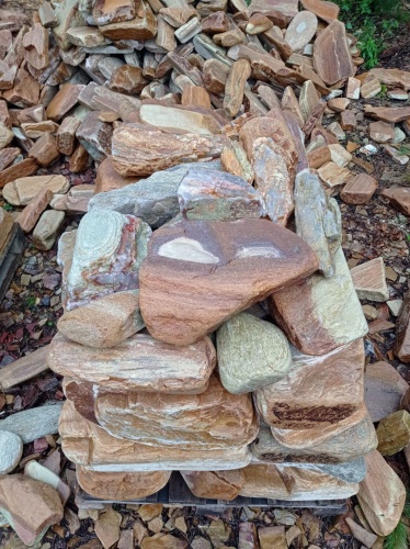 Златолит жёлтый, жёлто-зелёный глыбки и валуны для ланшафтного дизайна купить в Пскове