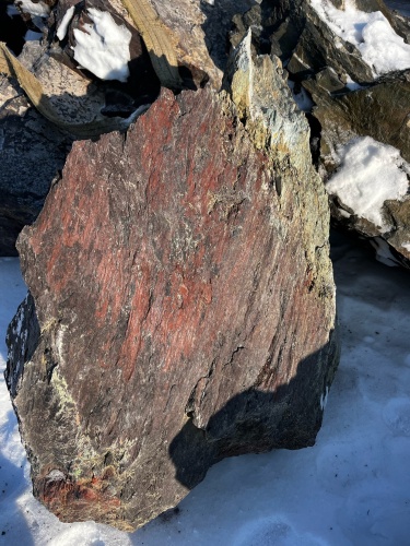 Ландшафтные глыбы красно-фиолетовые 200-1000 килограмм купить в Пскове