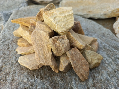 Златолит жёлтый декоративная каменная крошка купить в Пскове