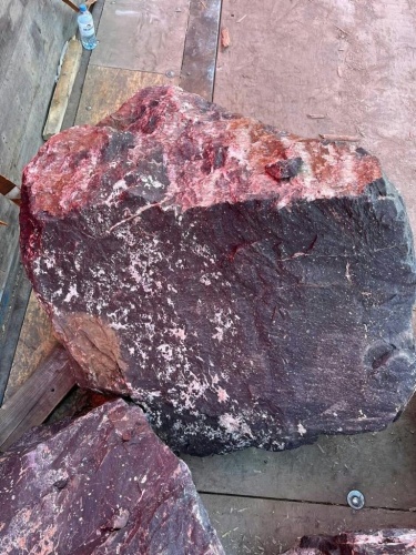 Камни для ландшафтного дизайна красно-фиолетовые 10-60 килограмм купить в Пскове