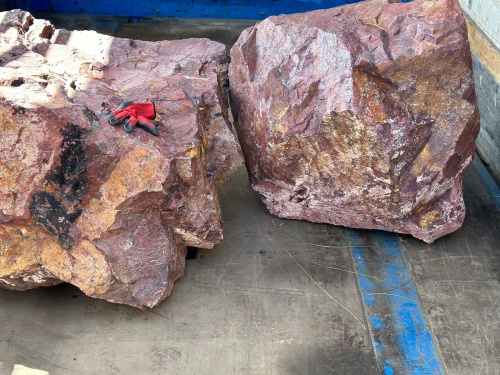 Ландшафтные глыбы красно-фиолетовые 200-1000 килограмм купить в Пскове