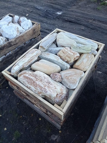 Златолит жёлтый, жёлто-зелёный глыбки и валуны для ланшафтного дизайна купить в Пскове