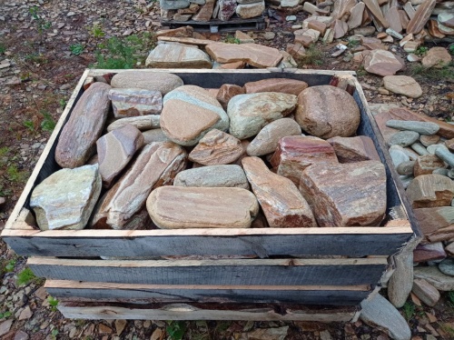 Златолит жёлтый, жёлто-зелёный глыбки и валуны для ланшафтного дизайна купить в Пскове