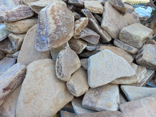 Златолит жёлтый, жёлто-зелёный глыбки и валуны для ланшафтного дизайна купить в Пскове