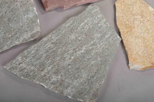 Плитняк златолит Уральский для цоколя, отмостки купить в Пскове