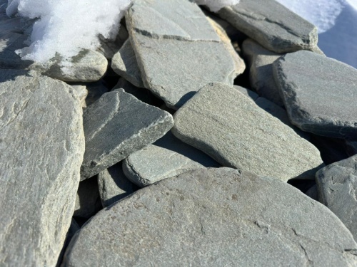 Плитняк златолит зелёный галтованный для цоколя купить в Пскове