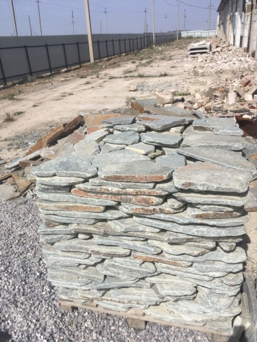 Златолит серебристый галтованный для лестниц купить в Пскове