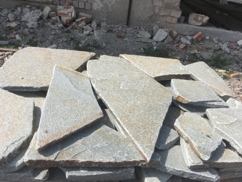 Златолит серебристый галтованный для лестниц купить в Пскове