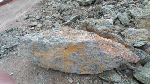 Купить змеевик ландшафтные валуны